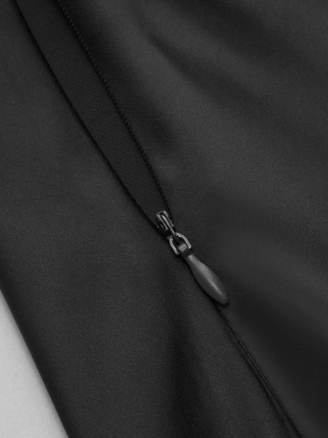 Denisa™ – Vestido Maxi Satinado Position 3