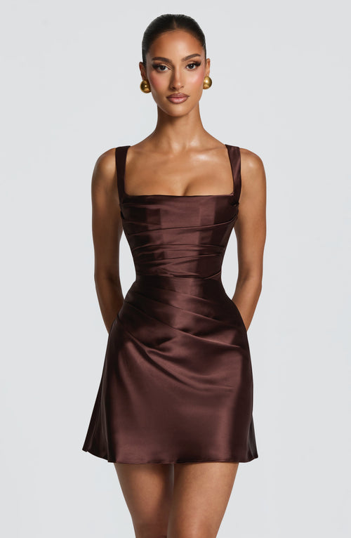 Calanthe™ - Vestido Mini en Satén Plum Brown Position 1